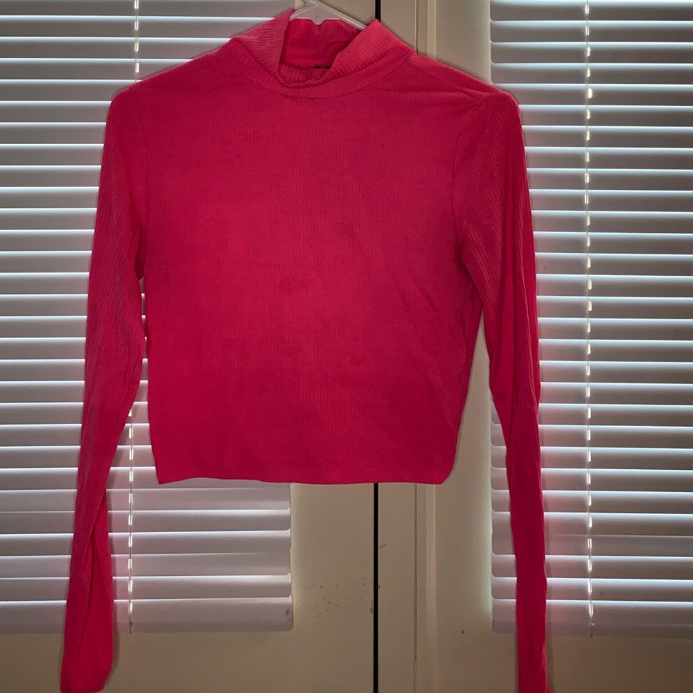 Pink long sleeve crop top